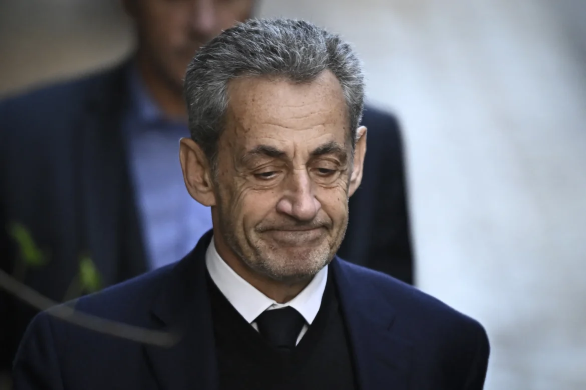 ex-presidente-da-franca-nicolas-sarkozy-e-preso-por-conspiracao-criminosa