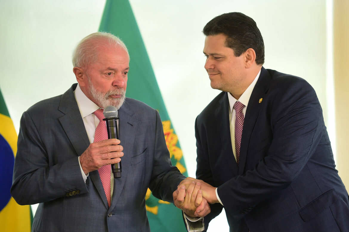 lula-encontra-alcolumbre,-mas-aliados-agora-apostam-em-anuncio-de-messias-para-stf-so-apos-viagem