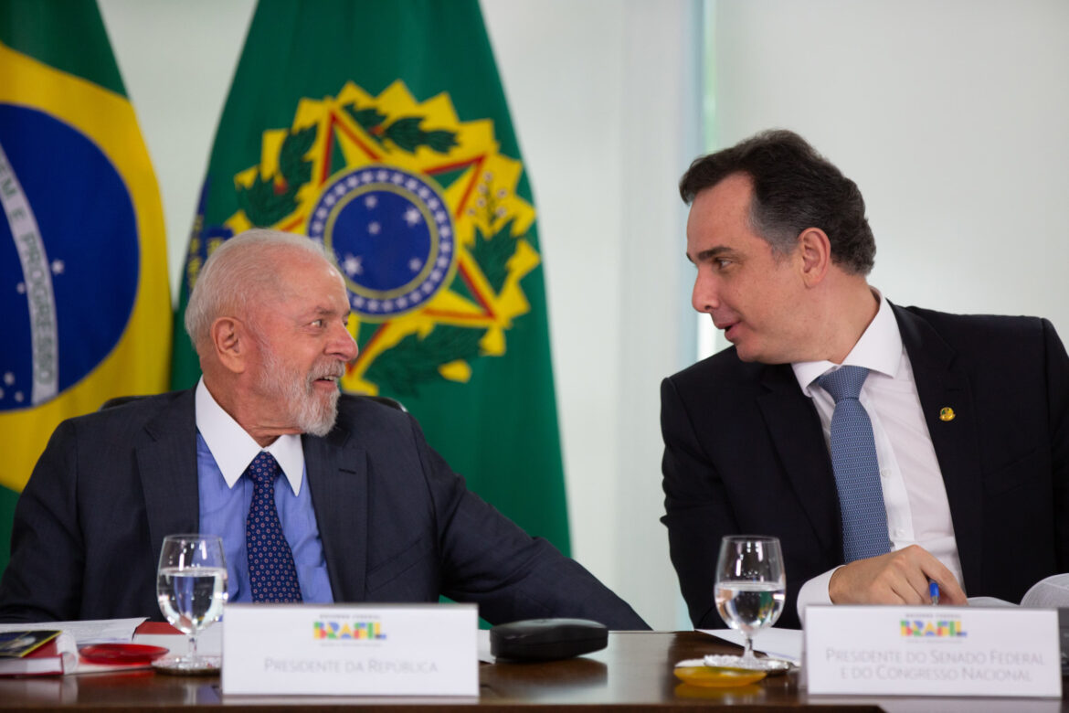 lula-adia-indicacao-de-messias-ao-stf-mirando-gesto-a-pacheco