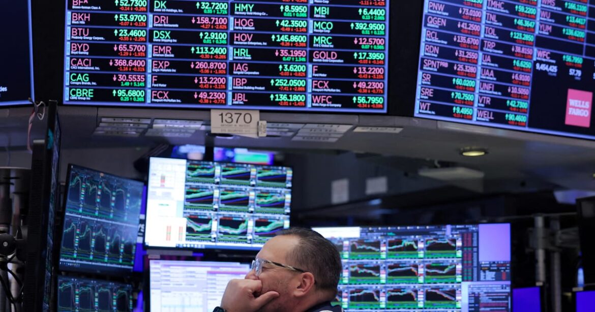 wall-street-fecha-sem-direcao-unica-conforme-balancos-impulsionam-dow-jones