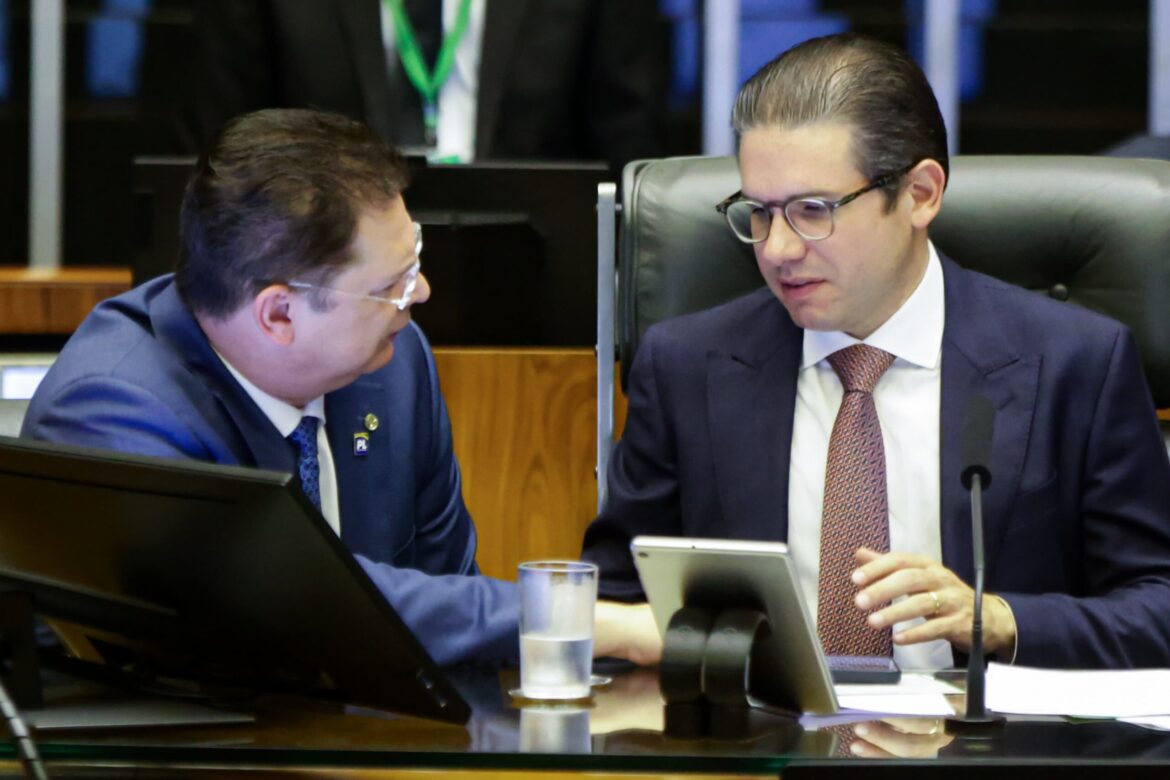 em-acordo-com-motta,-pl-de-bolsonaro-alivia-pressao-para-votar-anistia