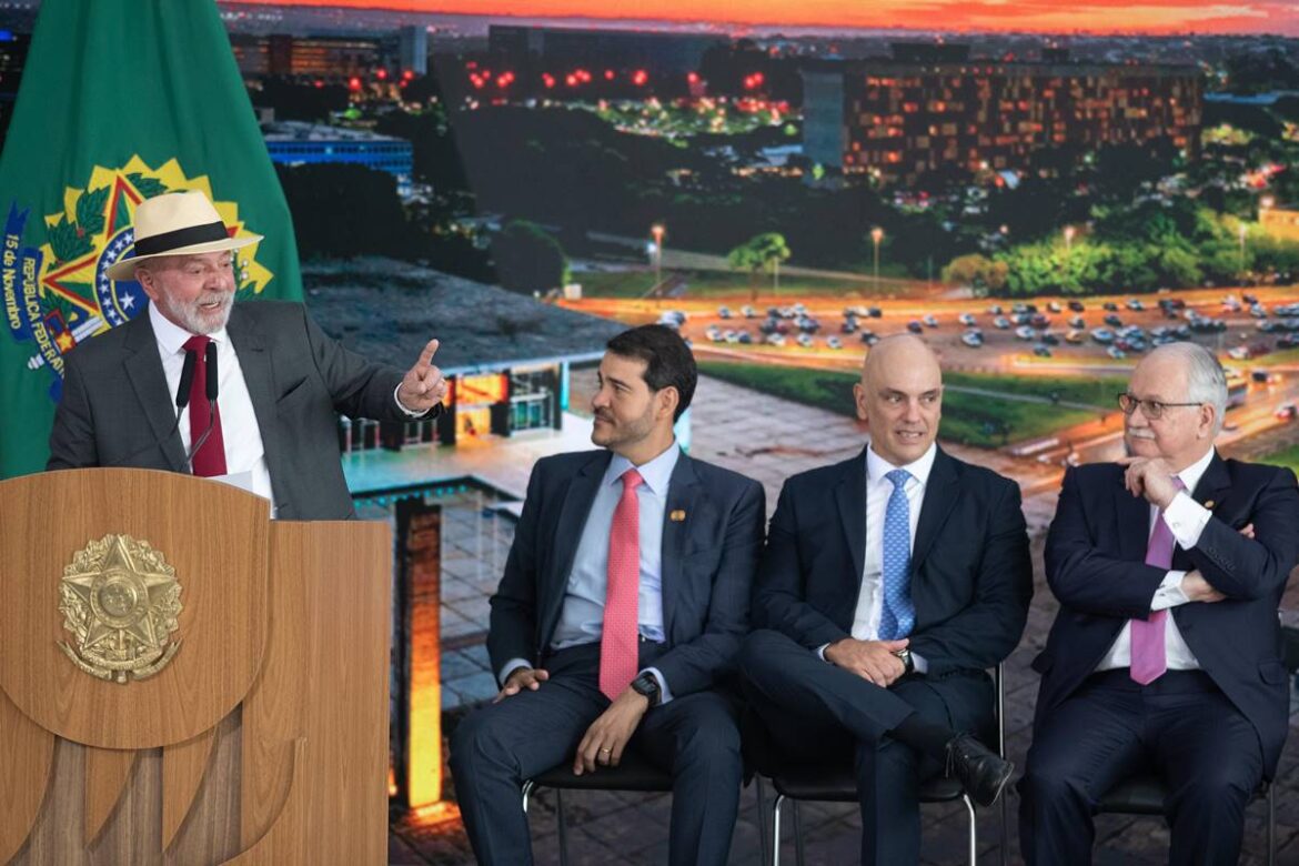 lula-pavimenta-indicacao-de-messias-com-boulos-e-gestos-a-alcolumbre