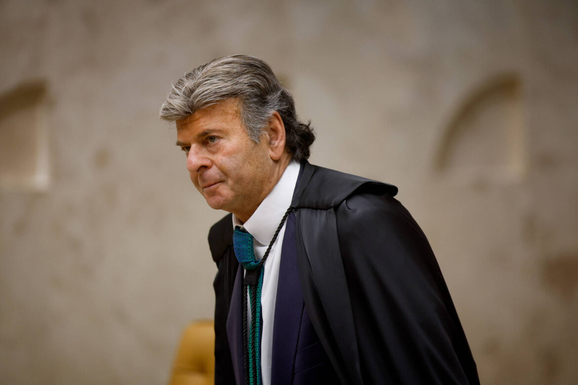 fux-levou-6-dias-para-revisar-voto-sobre-julgamento-de-bolsonaro-e-o-devolveu-nesta-terca-(21)