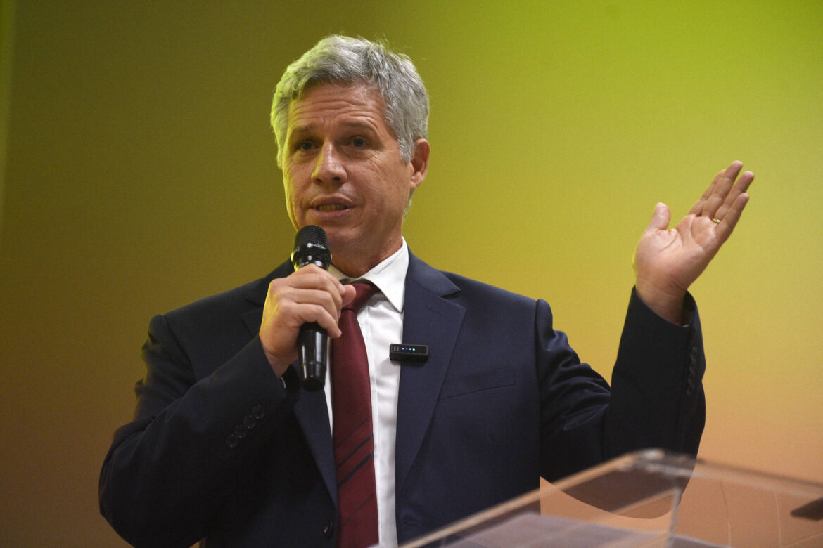 meta-se-desculpa-com-ministro-e-atribui-remocao-de-contas-sobre-maconha-a-erro