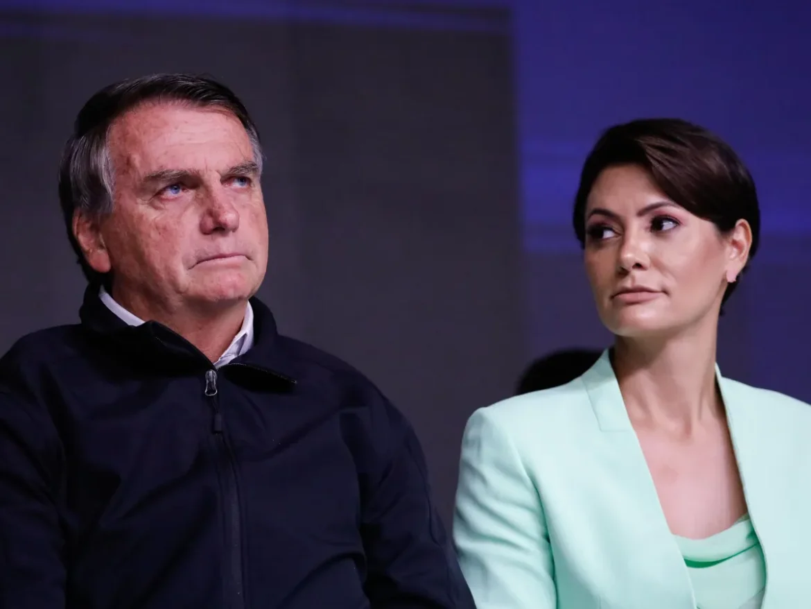 preso-em-casa,-bolsonaro-articula-candidaturas-de-michelle-e-filhos