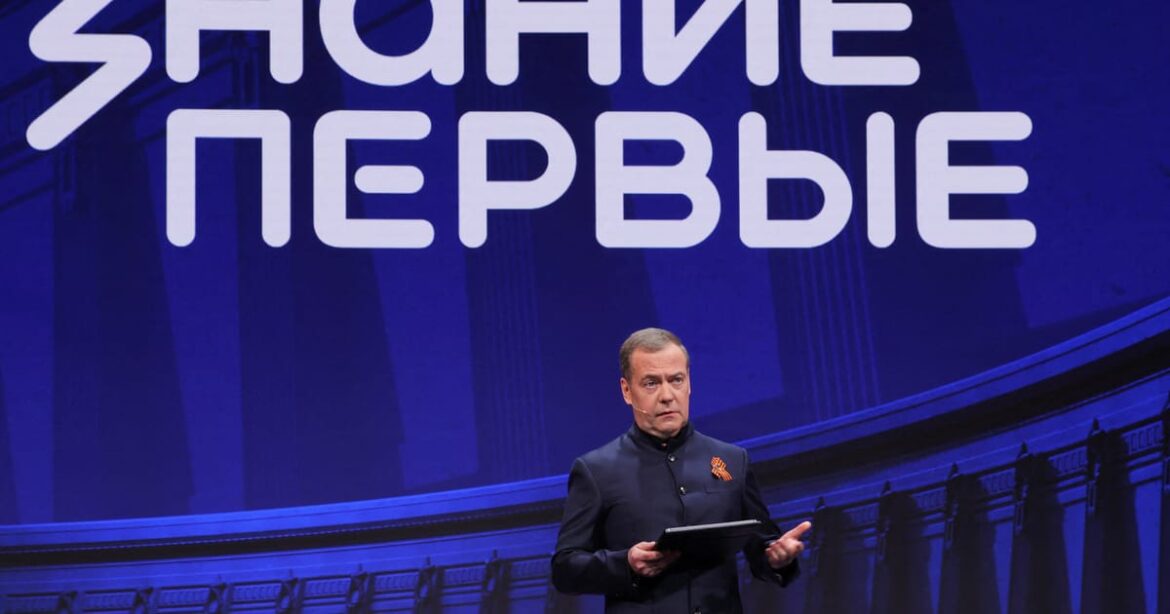 medvedev-diz-que-acoes-de-trump-sao-como-ato-de-guerra-contra-russia