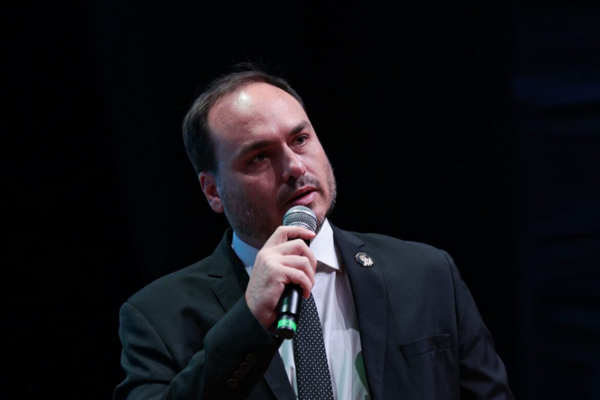 pesquisa-traz-alerta-para-carlos-bolsonaro-sobre-candidatura-em-sc