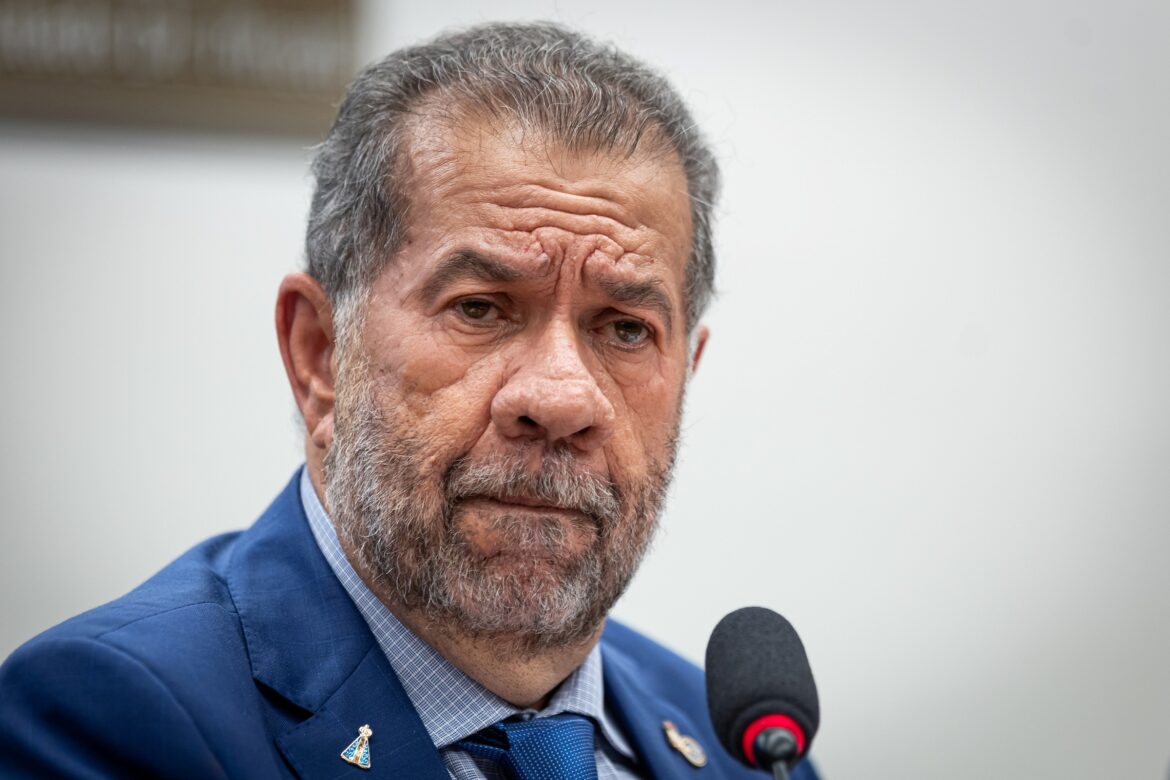 lupi-diz-que-ciro-comunicou-saida-do-pdt-por-carta:-nao-me-ligou