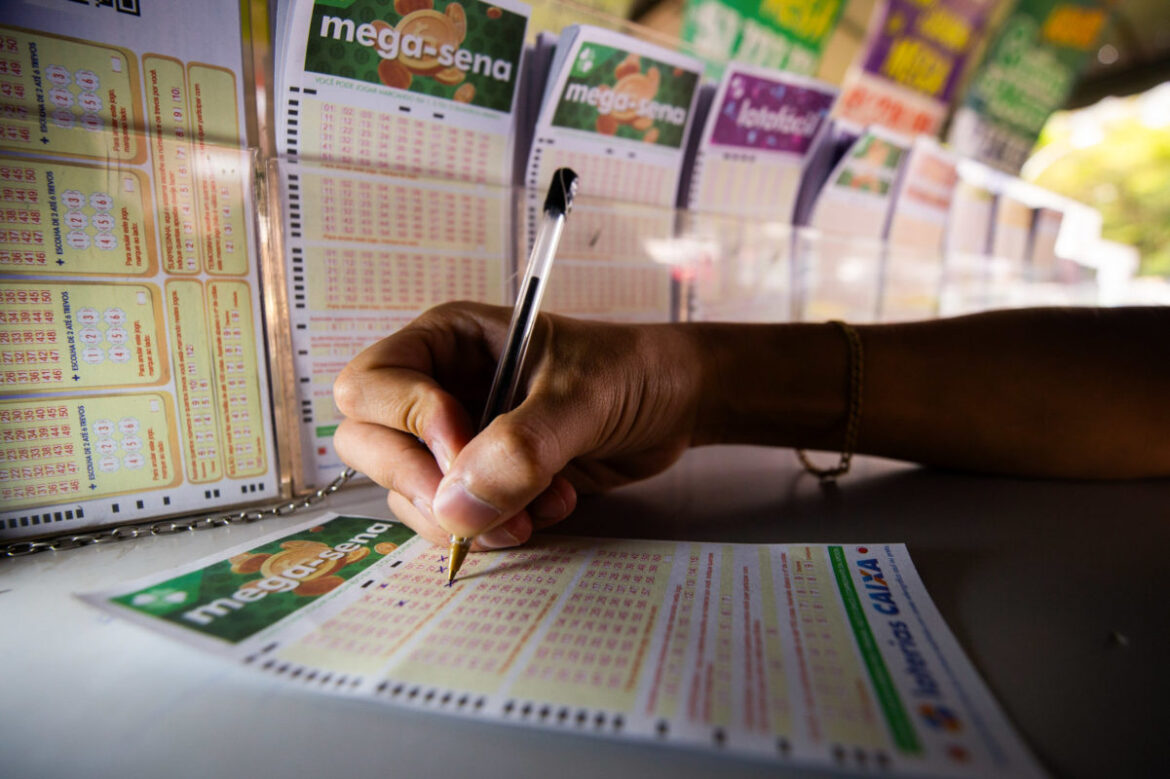 loterias:-mega-sena-sorteia-r$-83-milhoes-nesta-quinta-feira.-confira