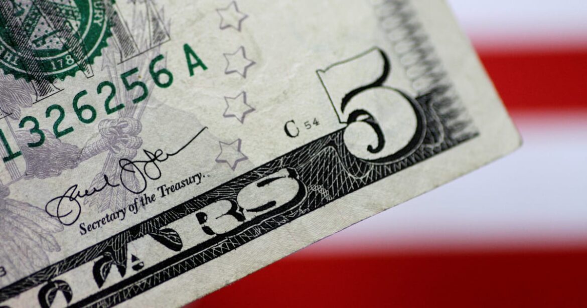 dolar-acompanha-exterior-e-cai-apos-dados-de-inflacao-dos-estados-unidos