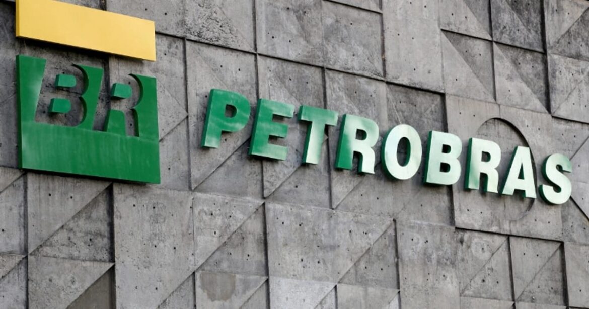 petrobras-prepara-plano-de-demissao-voluntaria-para-cerca-de-mil-funcionarios,-dizem-fontes