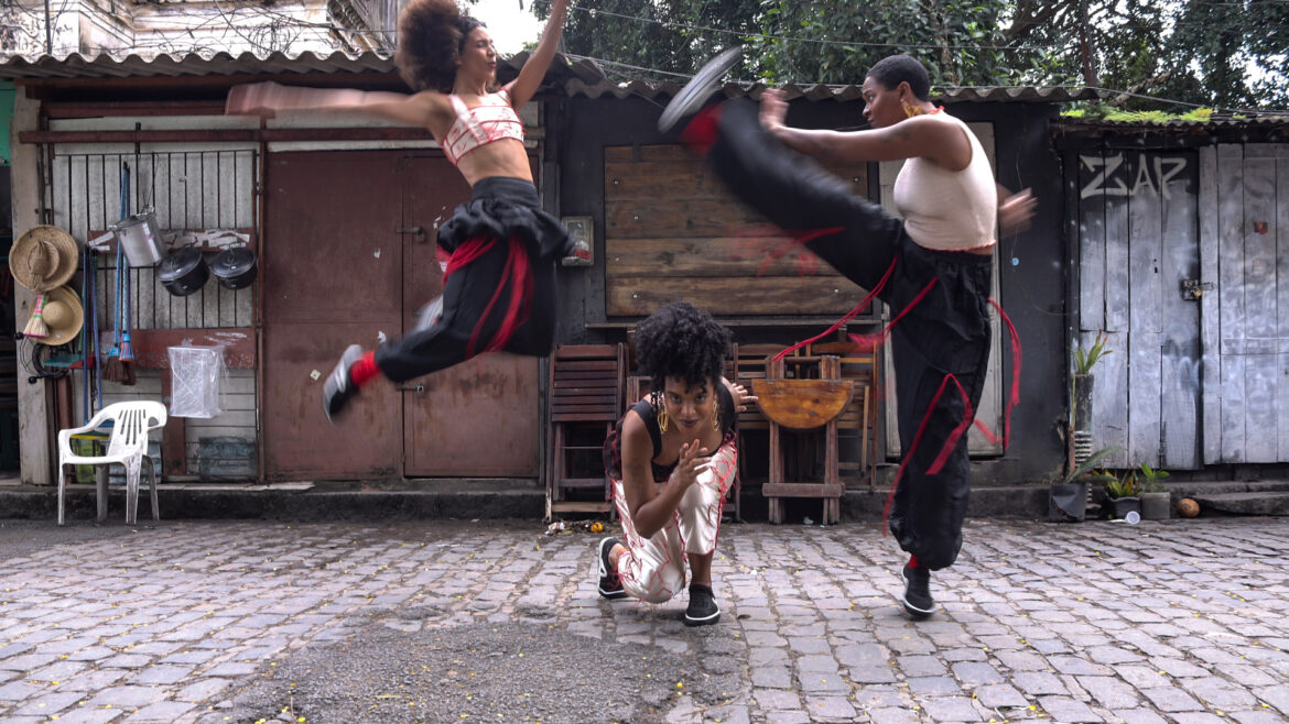 performance-de-danca-ocupa-a-rua-da-moeda,-no-recife-antigo,-neste-sabado-(25)