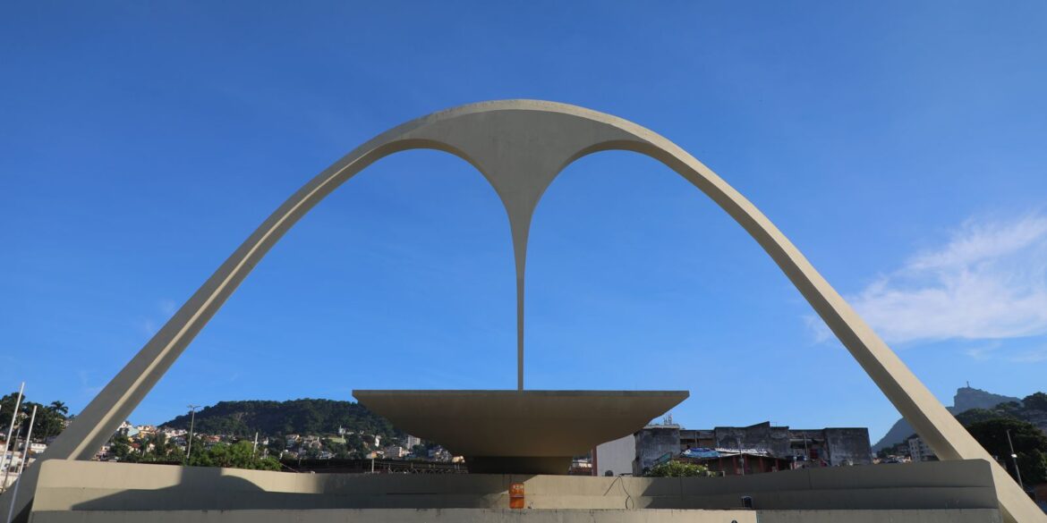 liesa-vai-colocar-a-venda-ingressos-para-frisas-no-sambodromo