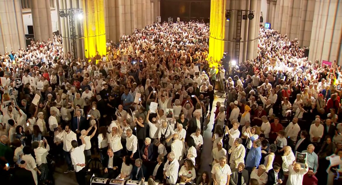por-justica-as-vitimas-da-ditadura-e-memoria-da-resistencia-de-herzog-centenas-se-reunem-na-catedral-da-se