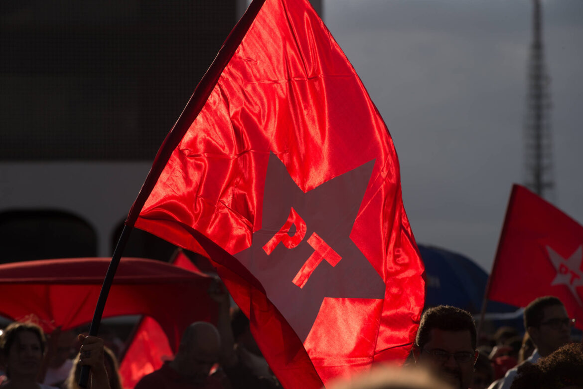 plano-de-lancar-neguinho-da-beija-flor-ao-senado-no-rj-abre-nova-disputa-no-pt