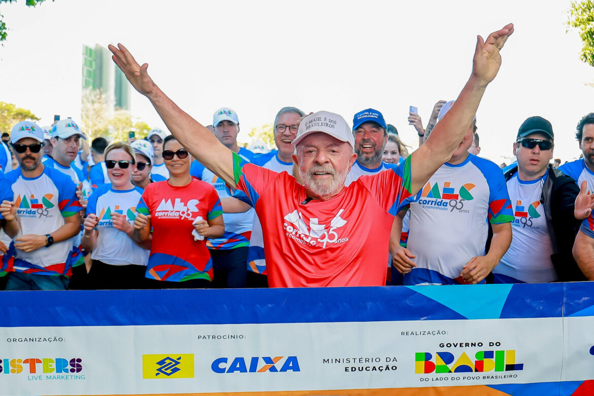 lula-chega-aos-80-anos-com-energia-de-30,-celebrado-como-simbolo-da-classe-trabalhadora-e-de-olho-em-4o-mandato-presidencial