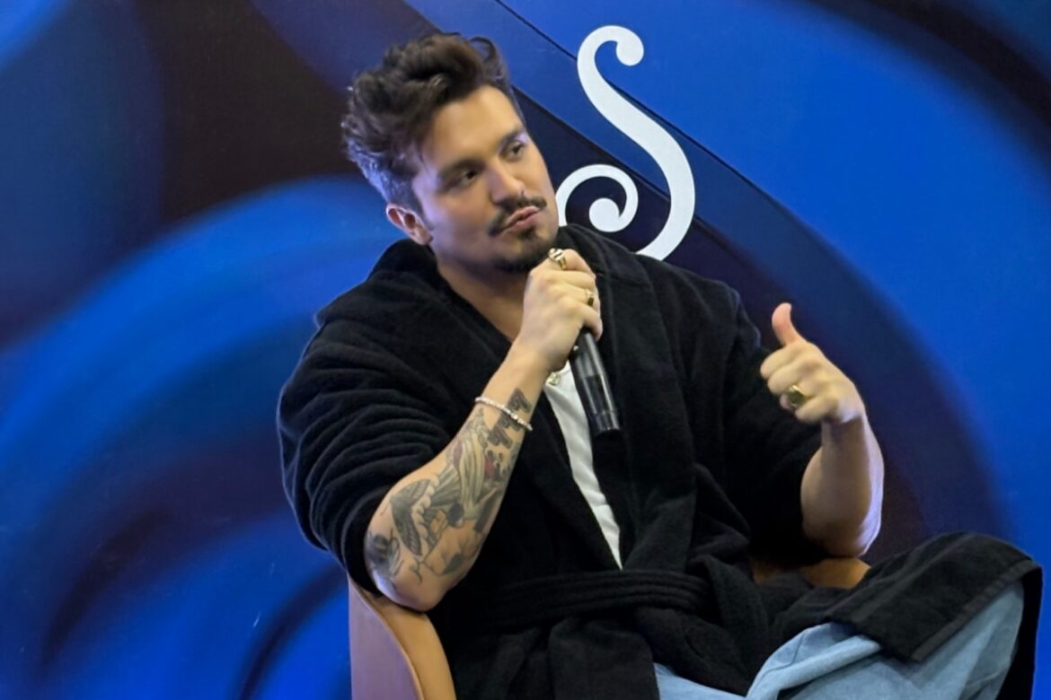 luan-santana-celebra-carreira-em-show-historico:-nasci-pra-isso