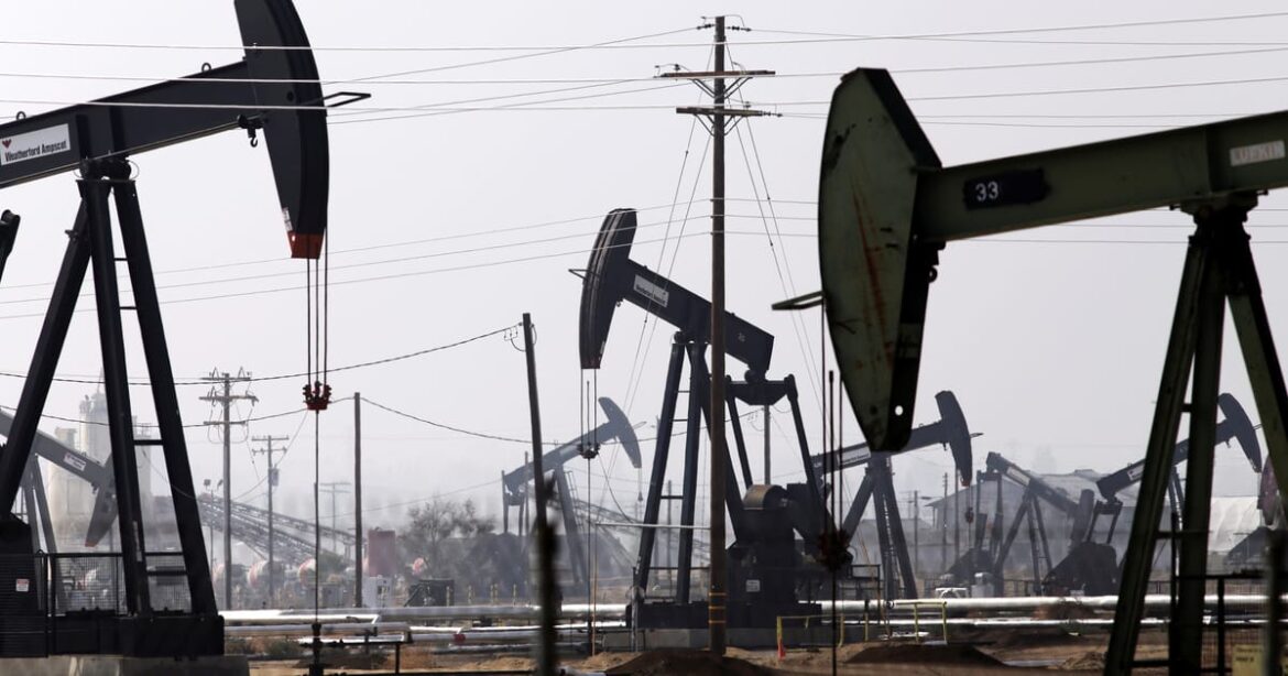 opep+-esta-inclinada-a-outro-pequeno-aumento-na-producao-de-petroleo,-dizem-fontes