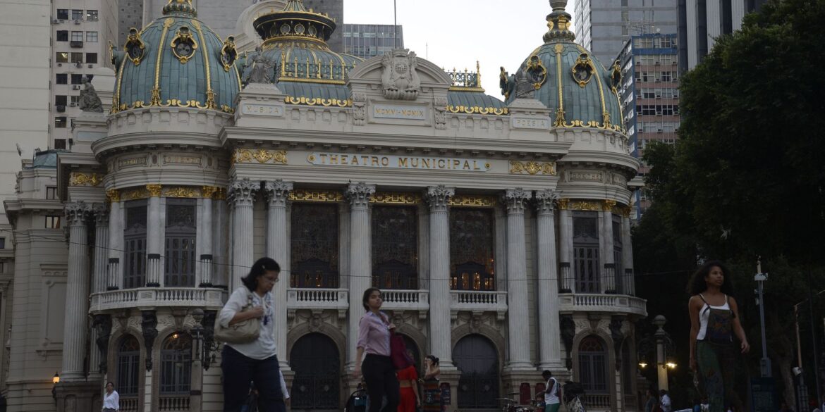 theatro-municipal-do-rio-exibe-frida-ate-o-dia-31