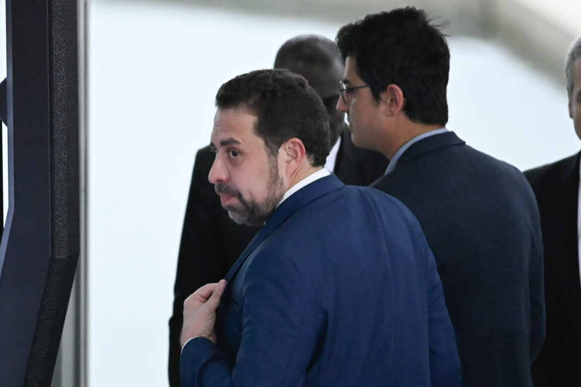 posse-de-boulos-tem-deputado-do-pl,-lula-de-preto-e-messias-com-gilmar