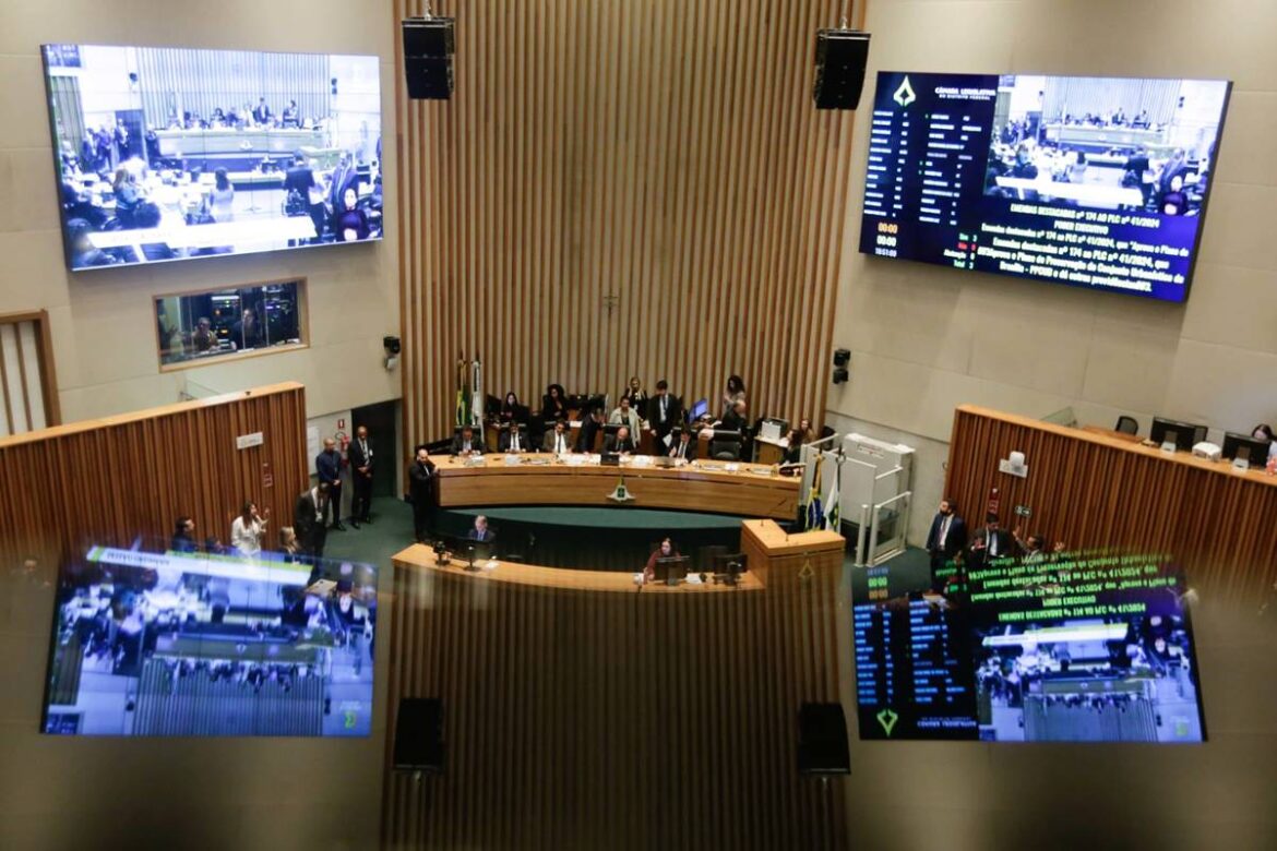 deputados-do-df-batem-boca-em-plenario-da-cldf-sobre-operacao-no-rj