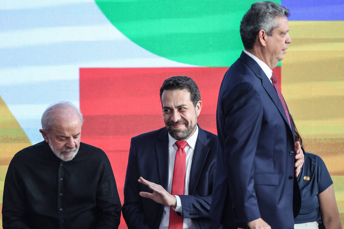 boulos-toma-posse,-pede-silencio-por-vitimas-no-rj-e-diz-que-nao-dialoga-com-quem-ataca-democracia