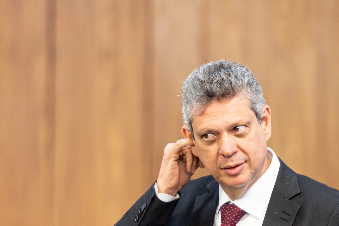 desempregado,-ex-ministro-de-lula-chama-senador-para-ver-o-flamengo