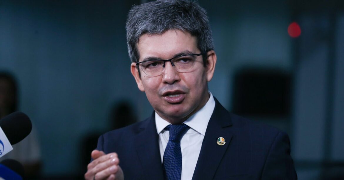 lider-do-governo,-randolfe-preve-mais-acoes-policiais-violentas-ate-a-eleicao