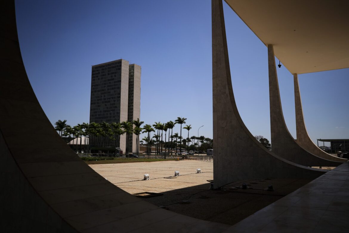 com-apoio-do-pl,-congresso-da-a-suplentes-poder-de-mexer-em-emendas