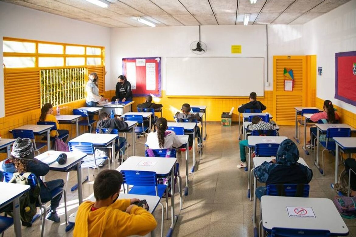 df:-juiz-suspende-desconto-em-aposentadorias-e-pensoes-de-professores