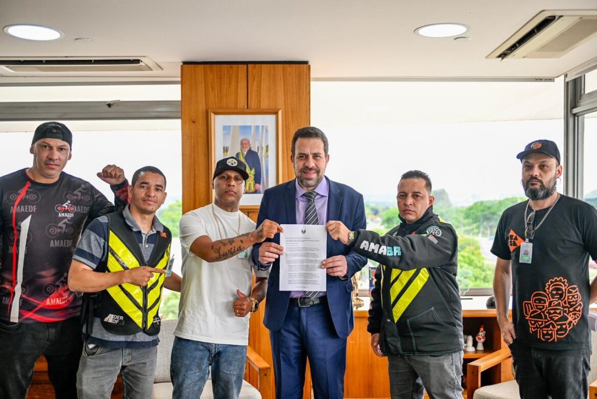 boulos-recebe-entregadores-de-app-no-planalto