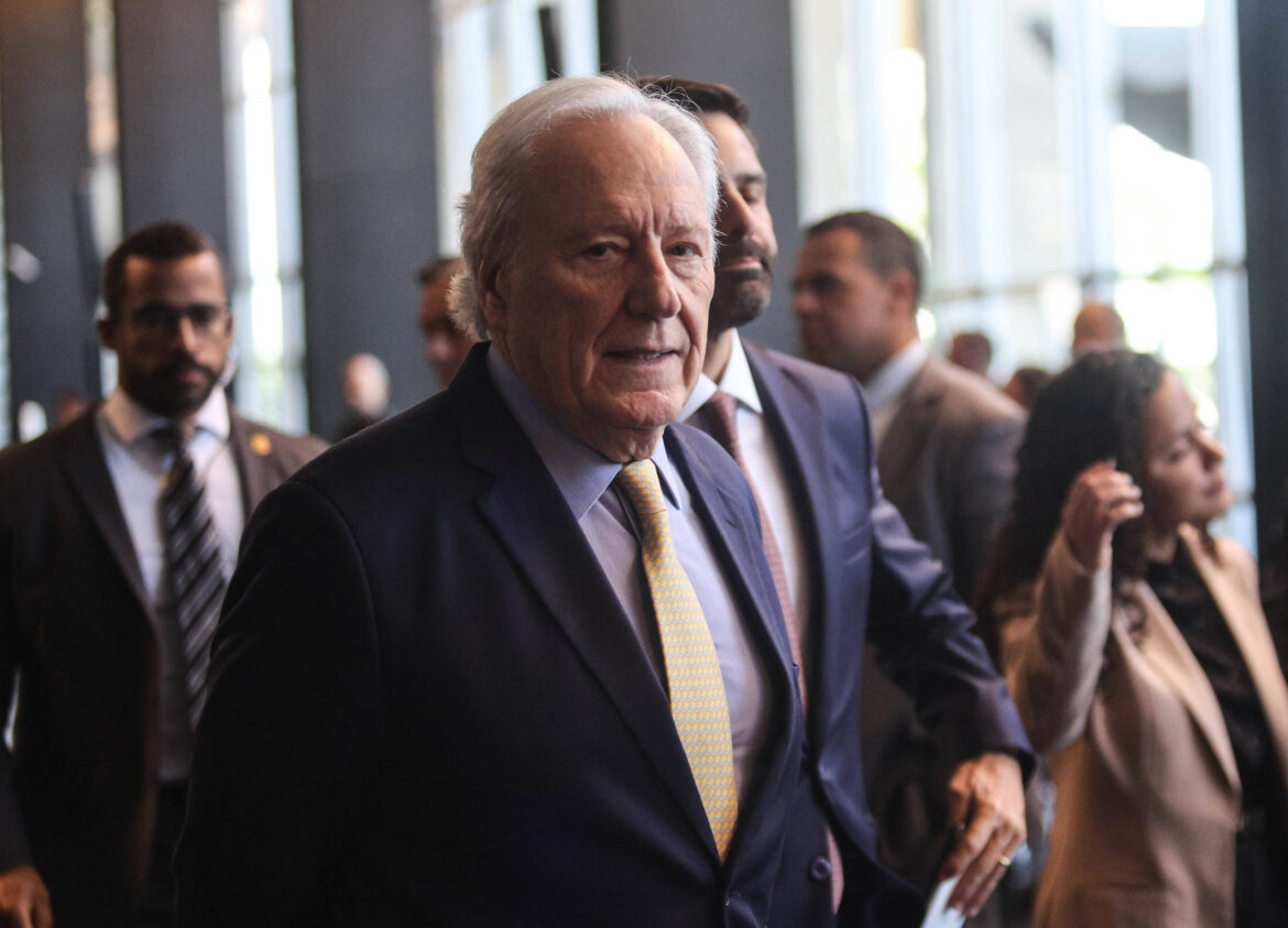 com-aval-de-lewandowski,-pf-investiga-postagem-de-advogado-contra-lula