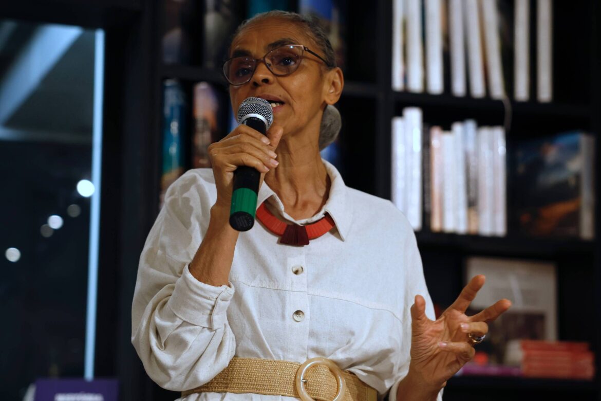 democracia-nao-superou-a-desumanizacao,-diz-marina-silva-em-lancamento-de-'a-palavra-e-o-poder'
