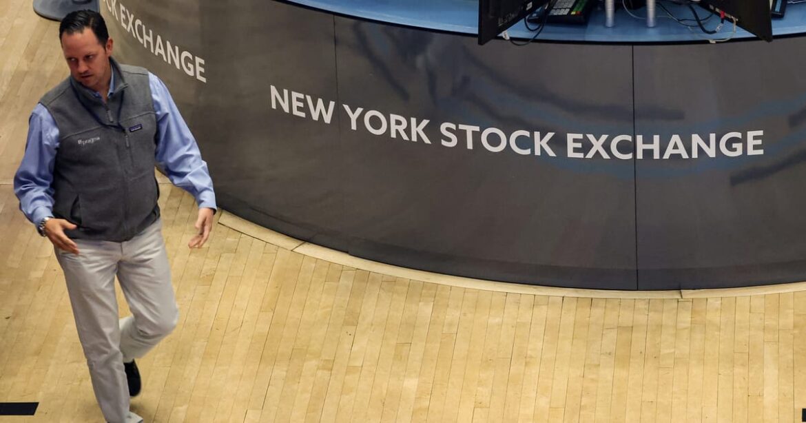 s&p-500-e-nasdaq-abrem-em-alta-com-previsoes-de-apple-e-amazon