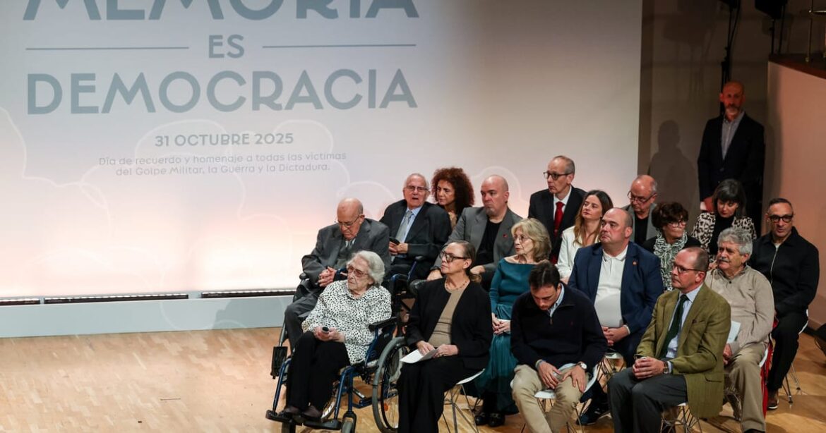 espanha-presta-homenagem-a-vitimas-de-franco-50-anos-apos-sua-morte