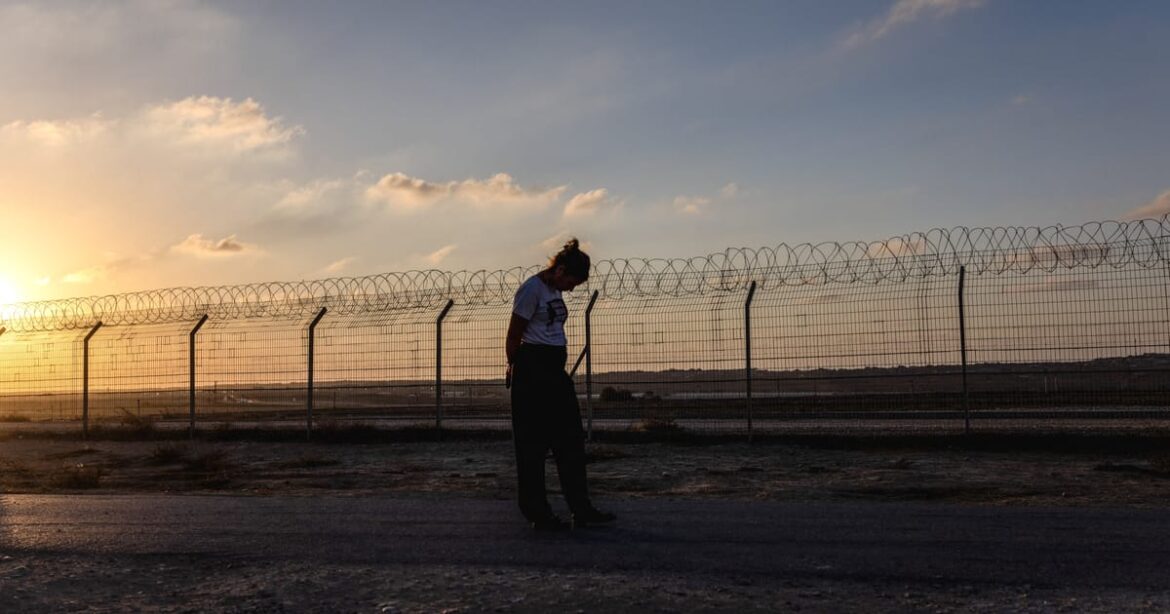 assombrados-pela-guerra,-israelenses-hesitam-em-retornar-ao-kibutz-atacado-pelo-hamas