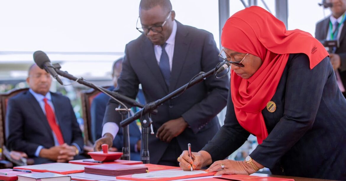 presidente-da-tanzania-assume-cargo-apos-mortes-em-protestos-contra-eleicao