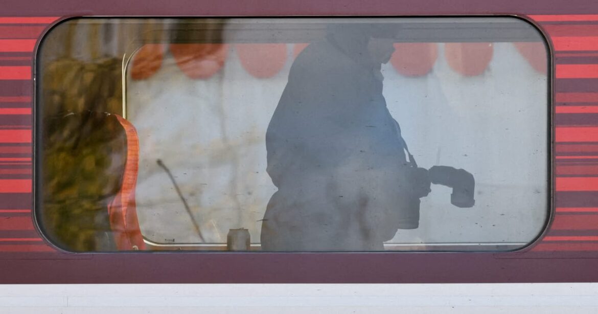 homem-acusado-de-ataque-em-trem-no-reino-unido-e-indiciado-por-11-tentativas-de-homicidio