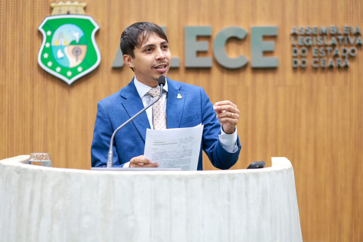 pec-garante-internet-como-direito-constitucional-no-ceara-e-marca-passagem-criativa-de-leo-suricate-na-alece