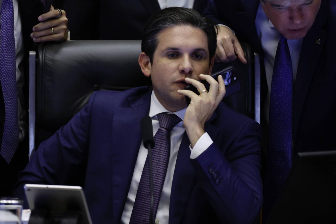 area-tecnica-do-tcu-propoe-que-motta-apresente-informacoes-sobre-funcionarias-fantasmas