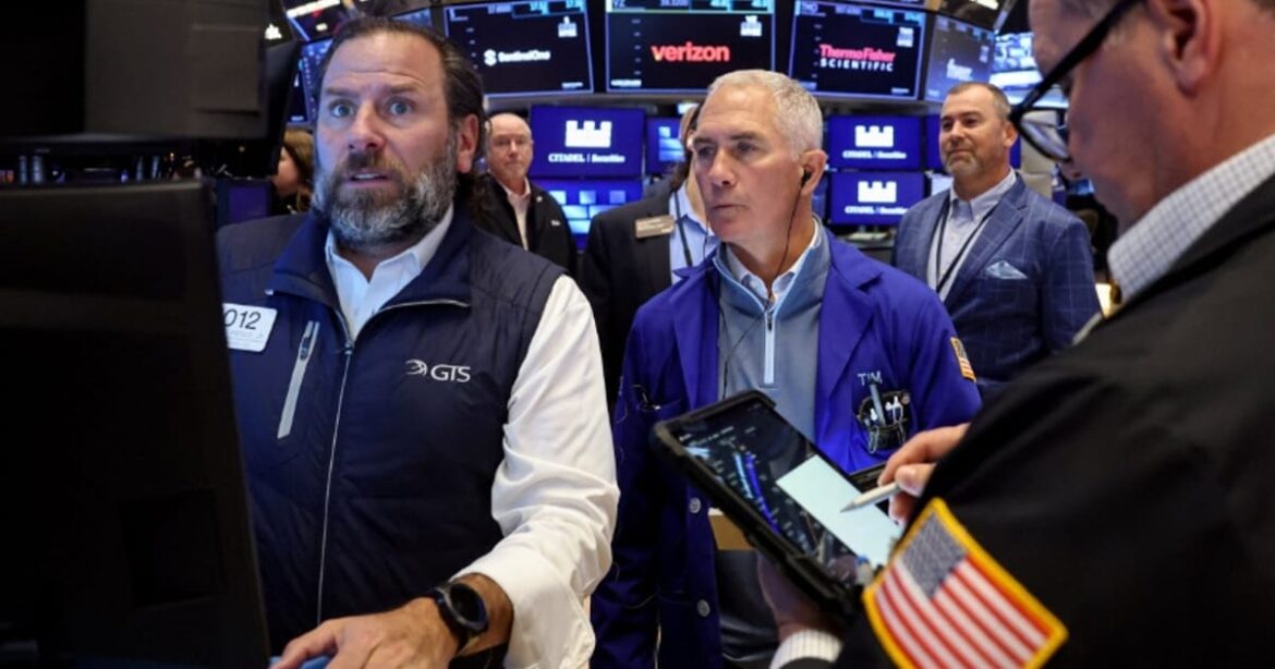 wall-street-cai-com-alerta-de-ceos-de-bancos-sobre-possivel-retracao-e-nervosismo-sobre-bolha-de-tecnologia