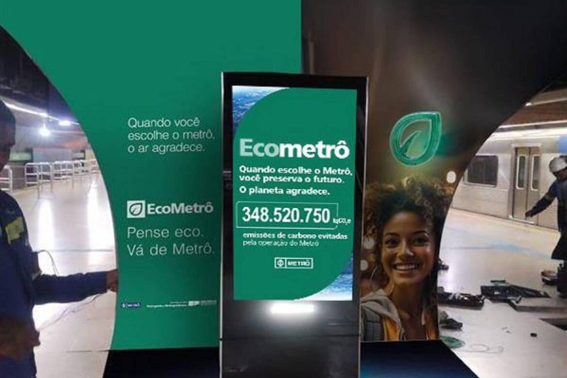 painel-em-estacao-exibe-quantidade-de-poluentes-que-deixaram-ser-emitidos-com-uso-do-metro-em-sp