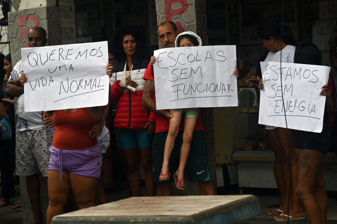 em-4-anos,-mais-de-dois-tiroteios-por-dia-aconteceram-perto-de-escolas-no-rj;-44%-em-operacoes-policiais