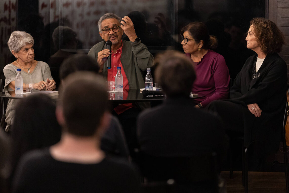 e-preciso-ouvir-o-preto-na-democracia,-dizem-debatedores-em-lancamento-de-'a-palavra-e-o-poder'-no-rio