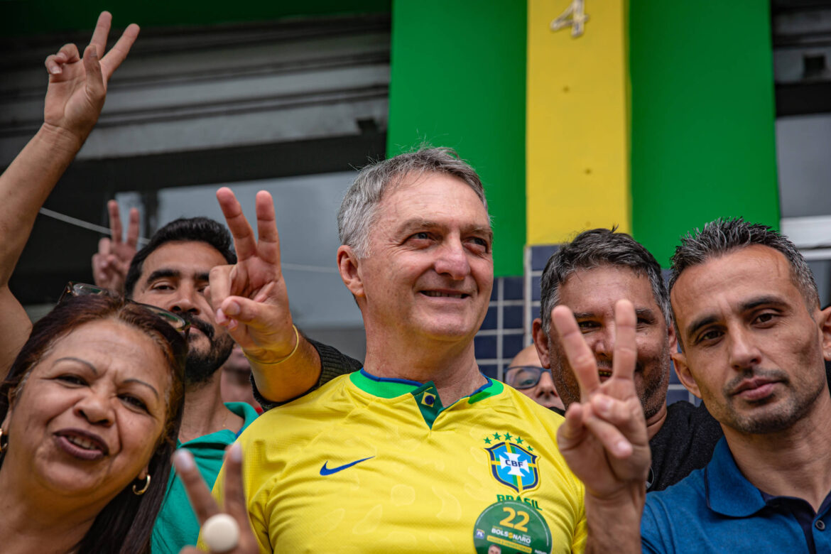pre-candidato,-irmao-de-bolsonaro-faz-curso-em-instituto-de-andre-mendonca