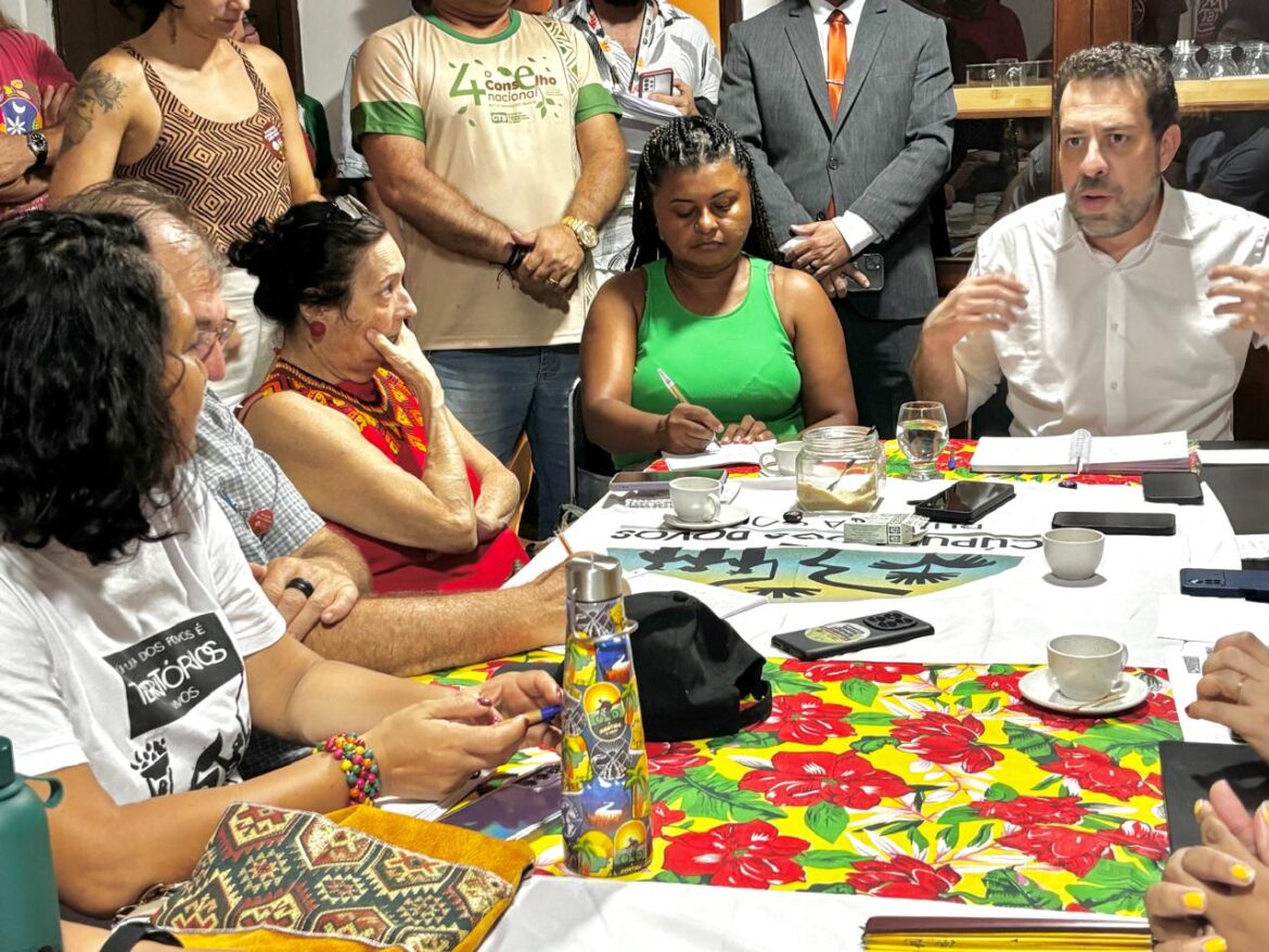havera-dialogo-direto-com-as-forcas-de-seguranca,-diz-boulos-durante-encontro-com-cupula-dos-povos-em-belem