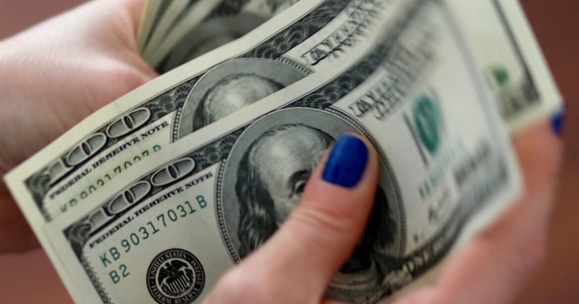 dolar-a-vista-fecha-em-baixa-de-0,70%,-a-r$5,3614-na-venda