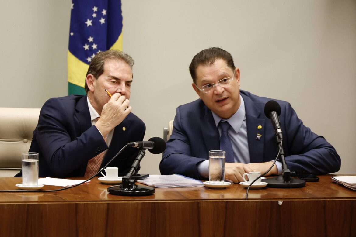 com-reducao-de-penas-do-8/1-empacada-ha-3-meses,-pl-quer-pressionar-por-votacao-de-anistia