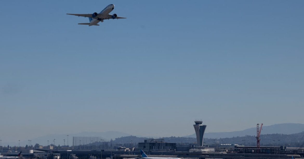 eua-ordenam-corte-de-10%-dos-voos-nos-principais-aeroportos-norte-americanos-devido-a-paralisacao-do-governo
