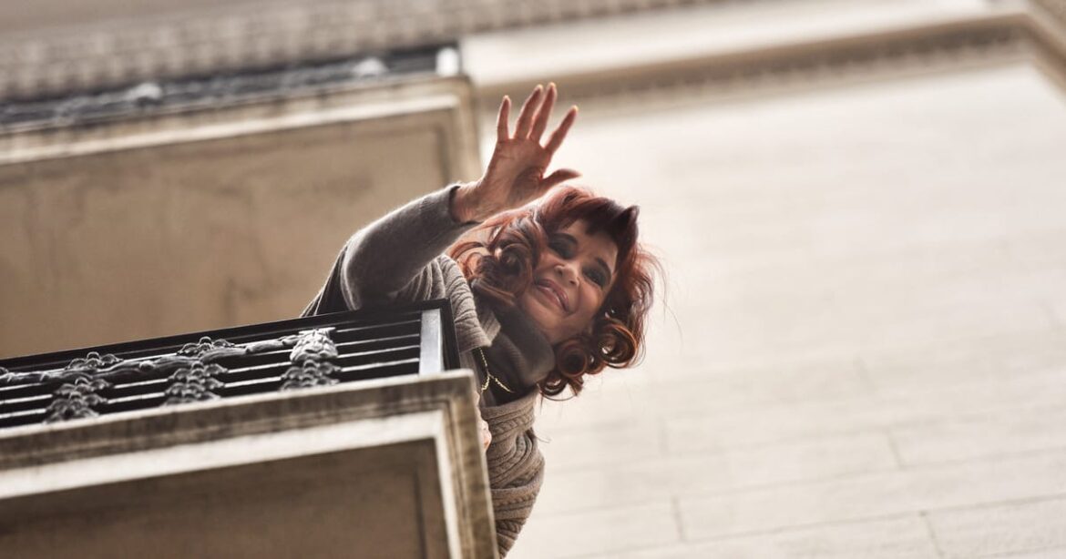 ex-presidente-argentina-cristina-kirchner-e-julgada-por-suborno-em-obras-publicas